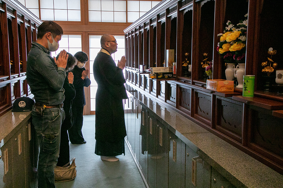 納骨堂での開眼供養